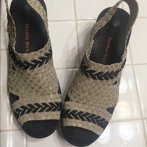 Peep toe fabric sandle